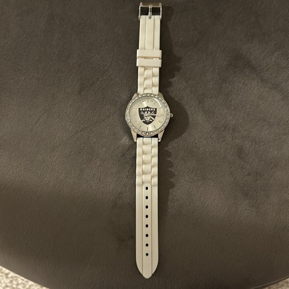 Women’s Raiders Watch. Excellent Condition. - Picture 4 of 4